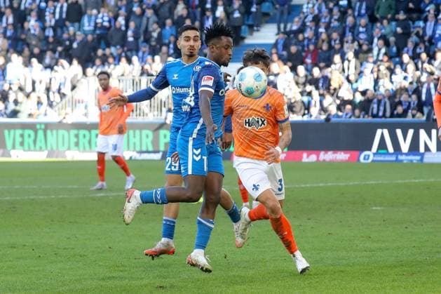 02.03.2025, xgox, Fussball - 2.Bundesliga, 1.FC Magdeburg - SV Darmstadt 98 emspor, v.l. Lubambo Musonda (Magdeburg, 19), Guille Bueno (Darmstadt, 3) Zweikampf, Duell, Kampf, tackle (DFL DFB REGULATIONS PROHIBIT ANY USE OF PHOTOGRAPHS as IMAGE SEQUENCES and or QUASI-VIDEO) Magdeburg