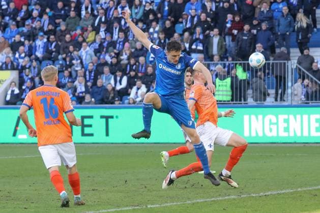 02.03.2025, xgox, Fussball - 2.Bundesliga, 1.FC Magdeburg - SV Darmstadt 98 emspor, v.l. Martijn Kaars (Magdeburg, 9), Matej Maglica (Darmstadt, 5) Zweikampf, Duell, Kampf, tackle (DFL DFB REGULATIONS PROHIBIT ANY USE OF PHOTOGRAPHS as IMAGE SEQUENCES and or QUASI-VIDEO) Magdeburg