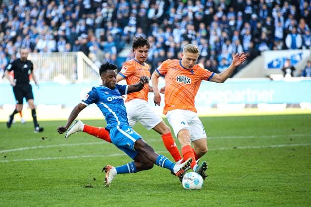 Lubambo Musonda (1. FC Magdeburg,19) gegen Andreas Müller (SV Darmstadt 98,16) - 2. Fußball Bundesliga Saison 2024-2025 1. FC Magdeburg vs. SV Darmstadt 98 in der Avnet Arena in Magdeburg - Aktion,Fußball,Mann,Männer,Deutschland,02.03.2025