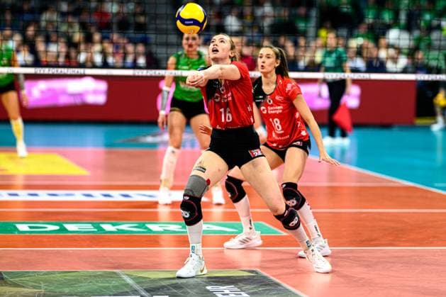 Emma Scarlett Clothier (Dresdner SC 16) gegen USC Münster DVV Pokalfinale 2025 in der SAP Arena,. Mannheim Copyright: HMBxMedia JonasxDinger