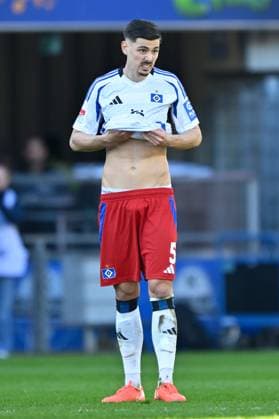 Paderborn, Home Deluxe Arena, 02.03.25, GER, Herren, 2.Bundesliga, Saison 2024-2025, SC Paderborn 07 - Hamburger SV Bild: Dennis HADZIKADUNIC (Hamburg) DFL regulations prohibit any use of photographs as image sequences and or quasi-video. NRW Deutschland