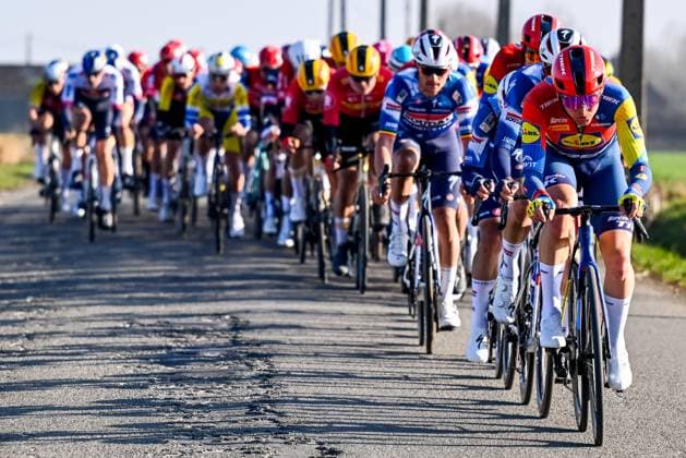 The pack of riders pictured in action during the Kuurne-Brussels-Kuurne one day cycling race, 196,9 km from Kuurne to Kuurne via Brussels, Sunday 02 March 2025. DIRKxWAEM  x114014811x