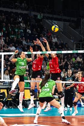 Mikala Mogensen (USC Münster 16) im Angriff DVV Pokalfinale 2025 in der SAP Arena,. Mannheim Copyright: HMBxMedia JonasxDinger