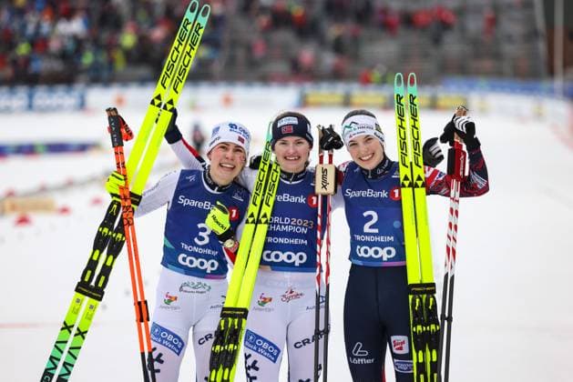 Sport Themen der Woche KW09 Sport Bilder des Tages NORDIC SKIING - FIS Nordic WC Trondheim 2025 TRONDHEIM,NORWAY,02.MAR.25 - NORDIC SKIING, NORDIC COMBINED, CROSS COUNTRY - FIS Nordic World Ski Championships, 5km individual, Gundersen, ladies. Image shows Ida Marie Hagen (NOR), Gyda Westvold Hansen (NOR) and Lisa Hirner (AUT).  GEPAxpictures xHaraldxSteiner