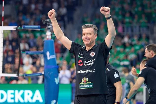 Freude Jubel Alexander Waibel (Dresdner SC, Cheftrainer) nach dem 3:0 Sieg GER, Dresdner SC - USC Muenster, Volleyball, DVV-Pokalfinale Frauen 2025, 02.03.25 GER, Dresdner SC - USC Muenster, Volleyball, DVV-Pokalfinale Frauen 2025, 02.03.25 Mannheim Copyright: xEibner-Pressefoto GeraldxOelze-dexStoppanyx EP-ODS