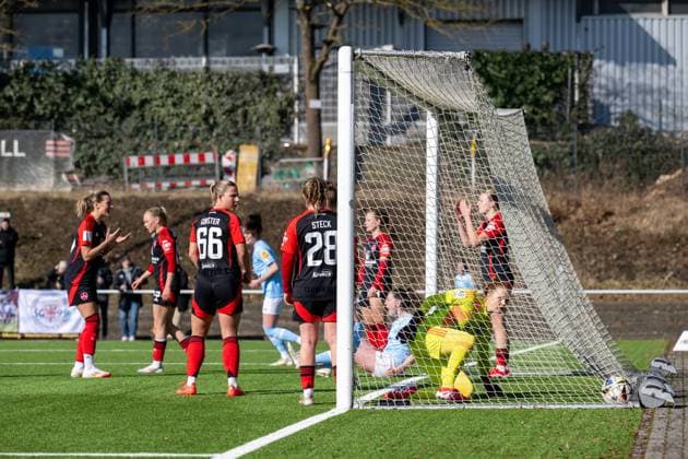 02.03.2025, Fußball, 2. Frauen-Bundesliga, 2024 2025, SG 99 Andernach - 1. FC Nürnberg Das haben sich die Nürnbergerinnen anders vorgestellt. Nach einer Ecke steht es 1:1. Mendig Junglas Baumaschinen Stadion Rheinland-Pfalz Deutschland