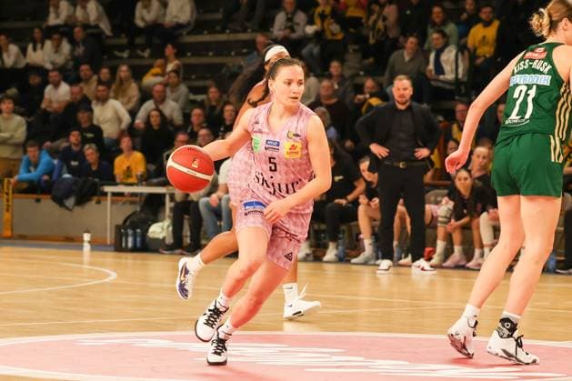 magaly meynadier (Saarlouis Royals, 05) mit dem Ball, DBBL-Pokal , 02.03.2025, Spiel um Platz1. Saarlouis Royals vs Rutronik Stars Kelter, Berlin Berlin Deutschland Copyright: xFootbowl ThomasxSobotzkix