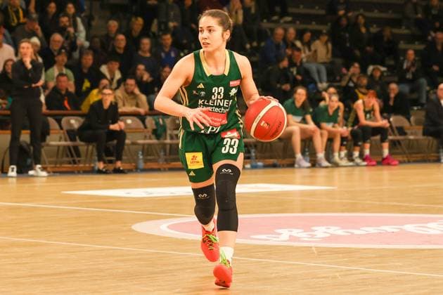 Karina Konstantinova (Rutronik Stars Keltern, 33)mit dem Ball, DBBL-Pokal , 02.03.2025, Spiel um Platz1. Saarlouis Royals vs Rutronik Stars Kelter, Berlin Berlin Deutschland Copyright: xFootbowl ThomasxSobotzkix