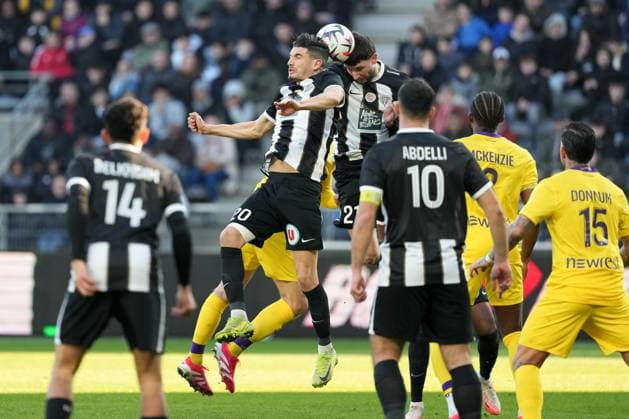Sport Bilder des Tages Angers SCO v Toulouse FC - Ligue 1 McDonald s 2024 2025 21 Jordan LEFORT (sco) - 20 Zinedine FERHAT (sco) during the Ligue 1 McDonald s match between Angers and Toulouse at Stade Raymond Kopa on March 2, 2025 in Angers, France. Angers France  Copyright: xFEPx 776289851