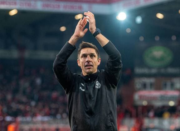 Fußball, Herren, Saison 2024 2025, 1. Bundesliga (24. Spieltag), 1. FC Union Berlin - Holstein Kiel, Trainer Marcel Rapp (Holstein Kiel), Jubel nach Abpfiff, 02.03.2025, Copyright: xSebastianxRäppold MatthiasxKochx