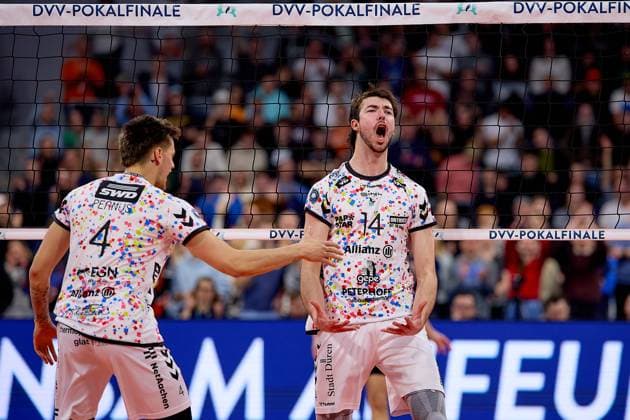 Matthew Neaves (SWD powervolleys Dueren, 14) Freude, Jubel, Schrei nach seinem Angriffsschlag zum 1:1 Satzausgleich GER, BERLIN RECYCLING Volleys - SWD powervolleys Dueren, Volleyball, DVV-Pokalfinale Maenner 2025, 02.03.25 GER, BERLIN RECYCLING Volleys - SWD powervolleys Dueren, Volleyball, DVV-Pokalfinale Maenner 2025, 02.03.25 Mannheim Copyright: xEibner-Pressefoto GeraldxOelze-dexStoppanyx EP-ODS