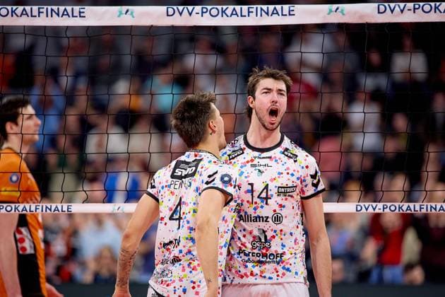 Matthew Neaves (SWD powervolleys Dueren, 14) Freude, Jubel, Schrei nach seinem Angriffsschlag zum 1:1 Satzausgleich GER, BERLIN RECYCLING Volleys - SWD powervolleys Dueren, Volleyball, DVV-Pokalfinale Maenner 2025, 02.03.25 GER, BERLIN RECYCLING Volleys - SWD powervolleys Dueren, Volleyball, DVV-Pokalfinale Maenner 2025, 02.03.25 Mannheim Copyright: xEibner-Pressefoto GeraldxOelze-dexStoppanyx EP-ODS