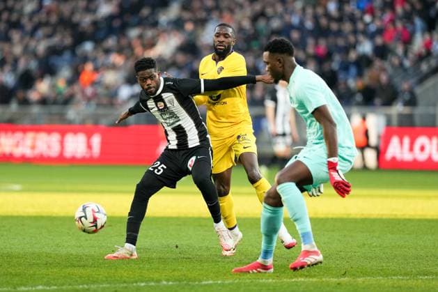 Angers SCO v Toulouse FC - Ligue 1 McDonald s 2024 2025 25 Abdoulaye BAMBA (sco) - 80 Shavy BABICKA (tfc) during the Ligue 1 McDonald s match between Angers and Toulouse at Stade Raymond Kopa on March 2, 2025 in Angers, France. Angers France  Copyright: xFEPx 776289851