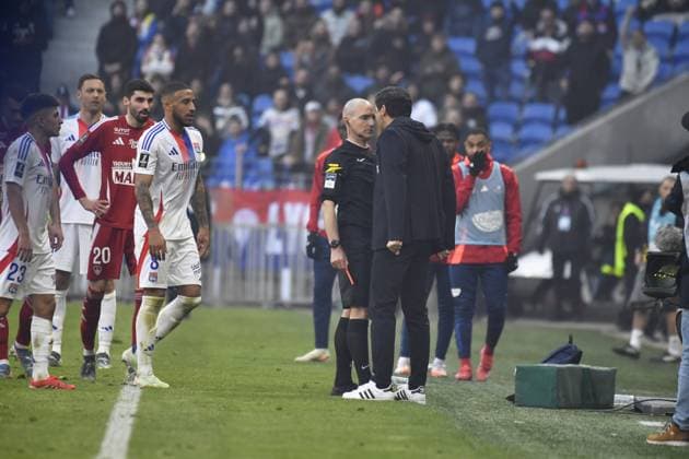 FOOTBALL : Lyon vs Brest - Ligue 1 - 02 03 2025 Lyon s coach Paulo FONSECA during the French L1 football match between Olympique Lyonnais (OL) and Stade Brestois 29 (Brest) at the Groupama Stadium in Decines-Charpieu, Lyon France on March 2, 2025  Copyright: xMourad_ALLILIx