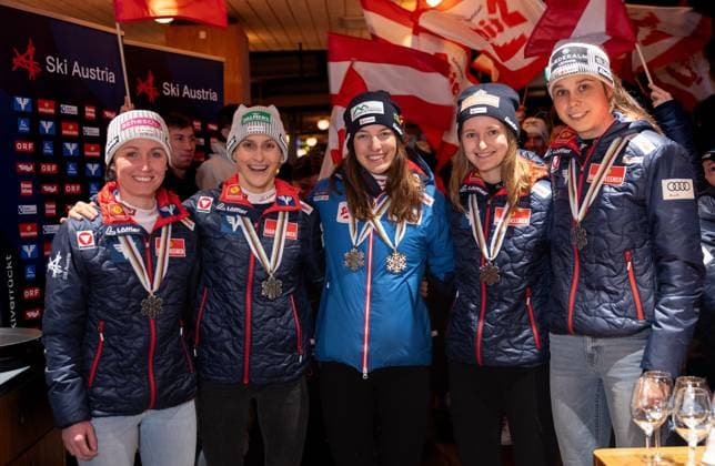 NORDIC SKIING - FIS Nordic WC Trondheim 2025 TRONDHEIM,NORWAY,02.MAR.25 - NORDIC SKIING, FIS Nordic World Ski Championships. Image shows Jacqueline Seifriedsberger, Eva Pinkelnig, Lisa Hirner, Julia Muehlbacher and Lisa Eder (AUT). Keywords: medal.  GEPAxpictures xHaraldxSteiner