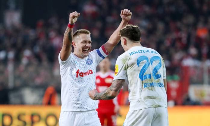 Sport Themen der Woche KW09 Sport Bilder des Tages Lewis Holtby jubelt nach Spielende mit Nicolai Remberg Freude Emotion Jubel Fußball Fussball Bundesliga Herren DFL 24. Spieltag Saison 2024 2025 02.03.2025 1.FC Union Berlin FCU vs. Holstein Kiel DFL regulations prohibit any use of photographs as image sequences and or quasi-video. *** Lewis Holtby cheers with Nicolai Remberg after the end of the match Joy Emotion Cheering Sport Football Soccer Bundesliga Men DFL 24 Matchday Season 2024 2025 02 03 2025 1 FC Union Berlin FCU vs Holstein Kiel DFL regulations prohibit any use of photographs as image sequences and or quasi video