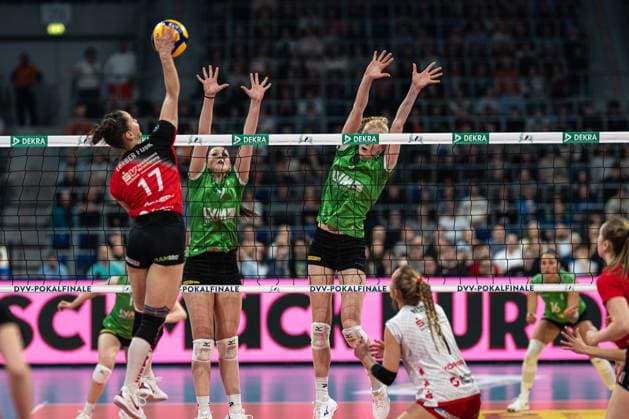Lorena Lorber Fijok (Dresdner SC 17) im Angriff DVV Pokalfinale 2025 in der SAP Arena,. Mannheim Copyright: HMBxMedia JonasxDinger