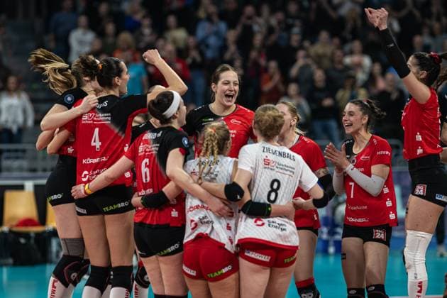 Jubel beim Dresdner SC DVV Pokalfinale 2025 in der SAP Arena,. Mannheim Copyright: HMBxMedia JonasxDinger