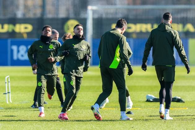 03.03.2025, Abschlusstraining zum UEFA Champions League Spiel zwischen Borussia Dortmund und OSC Lille, v. l. Julien Duranville (Borussia Dortmund), Yan Couto (Borussia Dortmund), Giovanni Reyna (Borussia Dortmund), Ramy Bensebaini (Borussia Dortmund), Dortmund Trainingsgelände Borussia Dortmund NRW Deutschland xRHR-FOTO DEx Copyright: DennisxEwert RHR-FOTOx RHR-FOTO DE
