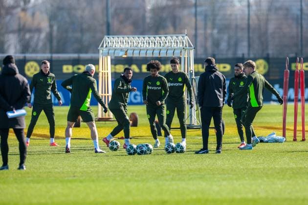 03.03.2025, Abschlusstraining zum UEFA Champions League Spiel zwischen Borussia Dortmund und OSC Lille, v. l. Maximilian Beier (Borussia Dortmund), Julian Ryerson (Borussia Dortmund), Julien Duranville (Borussia Dortmund), Karim Adeyemi (Borussia Dortmund), Giovanni Reyna (Borussia Dortmund), Yan Couto (Borussia Dortmund), Daniel Svensson (Borussia Dortmund), Dortmund Trainingsgelände Borussia Dortmund NRW Deutschland xRHR-FOTO DEx Copyright: DennisxEwert RHR-FOTOx RHR-FOTO DE