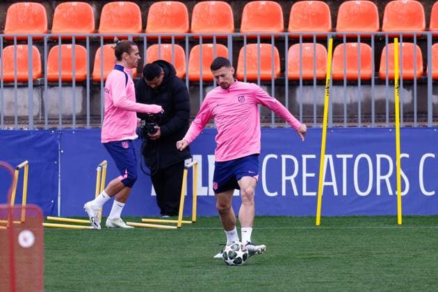 March 3, 2025, Majadahonda, Madrid, SPAIN: Clement Lenglet of Atletico de Madrid warms up during the training day of Atletico de Madrid ahead of the UEFA Champions League, football match against Real Madrid CF at Ciudad Deportiva Wanda Atletico de Madrid on March 03, 2025, in Majadahonda, Madrid, Spain. Majadahonda SPAIN - ZUMAa181 20250303_zaa_a181_004 Copyright: xDennisxAgyemanx