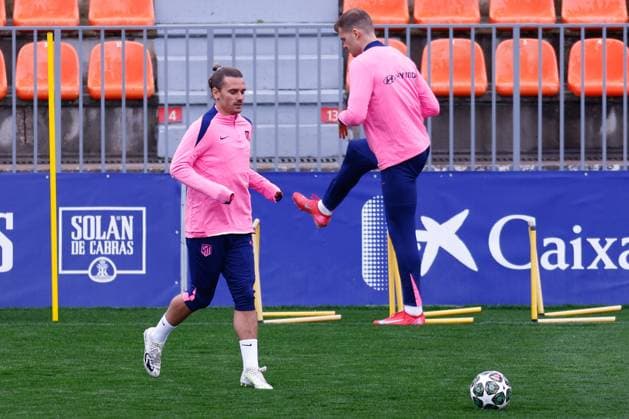 March 3, 2025, Majadahonda, Madrid, SPAIN: Antoine Griezmann of Atletico de Madrid warms up during the training day of Atletico de Madrid ahead of the UEFA Champions League, football match against Real Madrid CF at Ciudad Deportiva Wanda Atletico de Madrid on March 03, 2025, in Majadahonda, Madrid, Spain. Majadahonda SPAIN - ZUMAa181 20250303_zaa_a181_006 Copyright: xDennisxAgyemanx