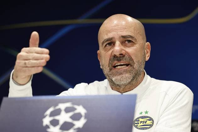 EINDHOVEN - PSV coach Peter Bosz during the press conference, PK, Pressekonferenz ahead of the meeting with Arsenal FC in the Champions League eighth final in Eindhoven. ANP MAURICE VAN STEEN xVIxANPxSportx xxANPxIVx 521467488 originalFilename: 521467488.jpg