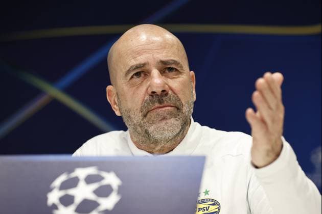 EINDHOVEN - PSV coach Peter Bosz during the press conference, PK, Pressekonferenz ahead of the meeting with Arsenal FC in the Champions League eighth final in Eindhoven. ANP MAURICE VAN STEEN xVIxANPxSportx xxANPxIVx 521467496 originalFilename: 521467496.jpg