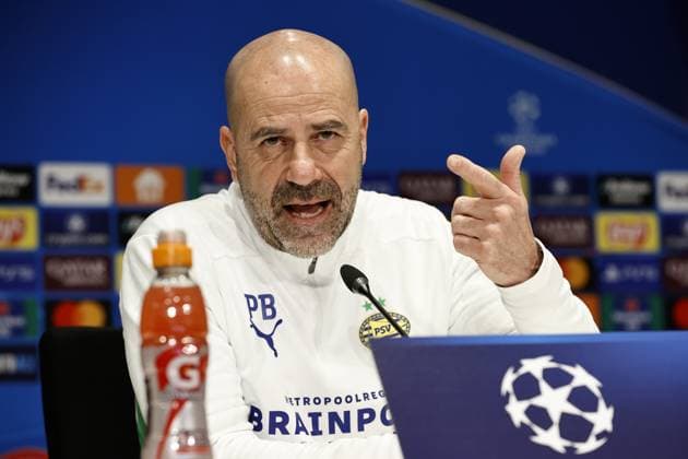 Sport Bilder des Tages EINDHOVEN - PSV coach Peter Bosz during the press conference, PK, Pressekonferenz ahead of the meeting with Arsenal FC in the Champions League eighth final in Eindhoven. ANP MAURICE VAN STEEN xVIxANPxSportx xxANPxIVx 521467860 originalFilename: 521467860.jpg