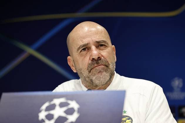 EINDHOVEN - PSV coach Peter Bosz during the press conference, PK, Pressekonferenz ahead of the meeting with Arsenal FC in the Champions League eighth final in Eindhoven. ANP MAURICE VAN STEEN xVIxANPxSportx xxANPxIVx 521467866 originalFilename: 521467866.jpg
