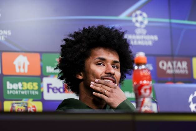 Sport Bilder des Tages 03.03.2025, Pressekonferenz zum UEFA Champions League Spiel zwischen Borussia Dortmund und OSC Lille, Karim Adeyemi (Borussia Dortmund) reibt sich das Kinn, Dortmund Signal Iduna Park NRW Deutschland xRHR-FOTO DEx Copyright: DennisxEwert RHR-FOTOx RHR-FOTO DE