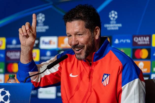 UEFA Champions League 2024 25 Round of 16 First Leg: Atletico de Madrid press conference, PK, Pressekonferenz Diego Pablo Simeone, head coach of Atletico de Madrid, seen speaking during the UEFA Champions League 2024 25 League Round of 16 First Leg press conference at Estadio Riyadh Air Metropolitano on March 03, 2025 in Madrid, Spain. Madrid Estadio Riyadh Air Metropolitano Madrid Spain Copyright: xAlbertoxGardinx AGardin_20250303_Champ_Atletico_Madrid_PC_0155