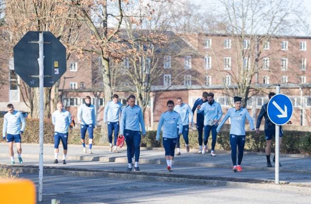Fußball, Herren, Saison 2024 2025, 2. Bundesliga, Hertha BSC, Training, die Spieler kommen zur Einheit, 03.03. 2025,