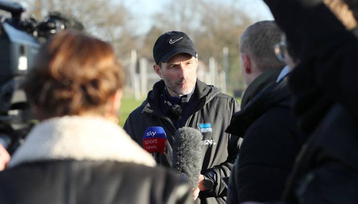 Trainer Stefan Leitl bei Medienrunde im Interview Fußball Fussball Saison 2024 2025 2. Bundesliga Herren DFL 03.03.2025 Training Auftakttrainining Hertha BSC Berlin DFL regulations prohibit any use of photographs as image sequences and or quasi-video.