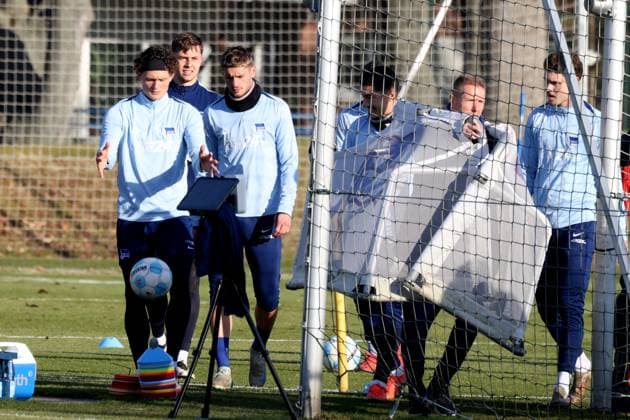 DEU, DFL, 2. FBL Hertha BSC, Training, 03.03.2025, Sportforum, Berlin, DEU, DFL, 2. FBL Hertha BSC, Training, im Bild Fabian Reese (Hertha BSC Berlin 11), Marton Dardai (Hertha BSC Berlin 31), Tjark Ernst (Hertha BSC Berlin 1) DFL - regulations prohibit any use of Photographs as image sequences and or quasi-video Foto: Juergen Engler nordphoto GmbH
