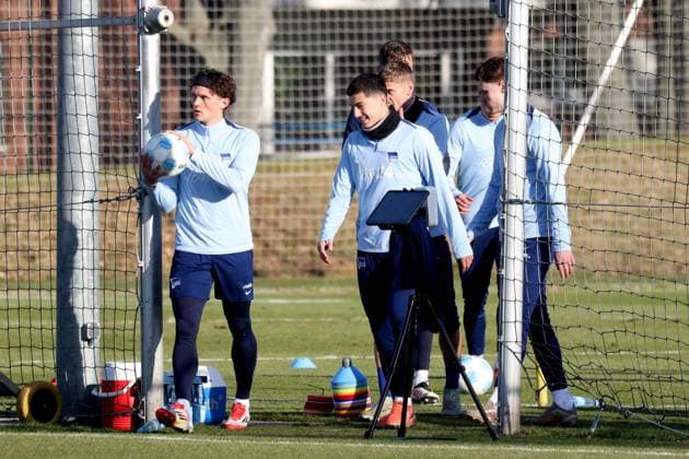 DEU, DFL, 2. FBL Hertha BSC, Training, 03.03.2025, Sportforum, Berlin, DEU, DFL, 2. FBL Hertha BSC, Training, im Bild Fabian Reese (Hertha BSC Berlin 11), Ibrahim Maza (Hertha BSC Berlin 10) DFL - regulations prohibit any use of Photographs as image sequences and or quasi-video Foto: Juergen Engler nordphoto GmbH