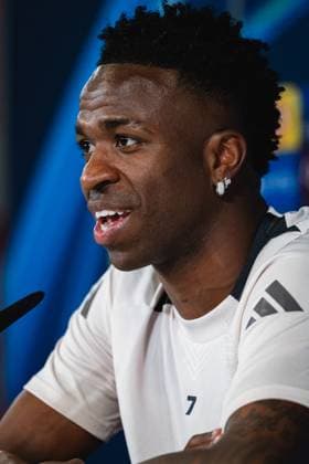 UEFA Champions League 2024 25 Round of 16 First Leg: Real Madrid CF Training Session and press conference, PK, Pressekonferenz Vinicius Junior of Real Madrid CF seen speaking during the UEFA Champions League 2024 25 League Round of 16 First Leg Training Session And Press Conference at Ciudad Real Madrid on March 03, 2025 in Valdebebas, Spain. Valdebebas Ciudad Real Madrid Madrid Spain Copyright: xAlbertoxGardinx AGardin_20250303_Champ_Real_Madrid_PC_0150