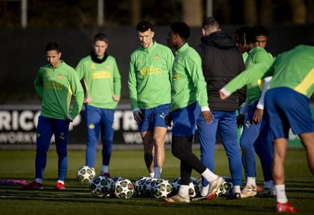 EINDHOVEN - Mauro Junior of PSV Eindhoven, Ivan Perisic of PSV Eindhoven and Ryan Flamingo of PSV Eindhoven during training ahead of the meeting between with England s Arsenal in the Champions League eighth final in Eindhoven. ANP KOEN VAN WEEL xVIxANPxSportx xxANPxIVx 521481344 originalFilename: 521481344.jpg