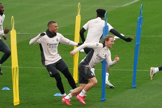 REAL MADRID CF v ATLETICO DE MADRID. CHAMPIONS LEAGUE 2024 2025. ROUND OF 16. 1ST LEG. Real Madrid CF s Kylian Mbappe (l) and Luka Modric during the training session prior to the first leg of the Champions League Round of 16 against Atletico de Madrid. March 3, 2025. (ALTERPHOTOS Acero) MadridSpain  Copyright: xAcerox