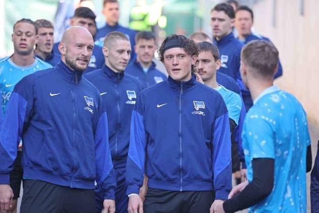 02.03.2025, Fussball, Herren, 2. Bundesliga, Saison 2024 2025, SV 07 Elversberg - Hertha BSC Berlin, Toni Leistner (Hertha BSC Berlin), Fabian Reese (Hertha BSC Berlin) Elversberg Ursapharm-Arena an der Kaiserlinde Saarland Deutschland (DE) Copyright: xFabianxKleerx