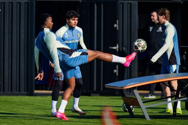 UEFA Champions League 2024-2025: training of Feyenoord Rotterdam - Jeyland Mitchell of Feyenoord, Stephano Carrillo of Feyenoord during the training of Feyenoord in preparation of the UEFA Champions League duel against Inter Milan at Trainingscomplex 1908 on 4 March 2025 in Rotterdam, The Netherlands. Copyright: xYannickxVerhoevenx