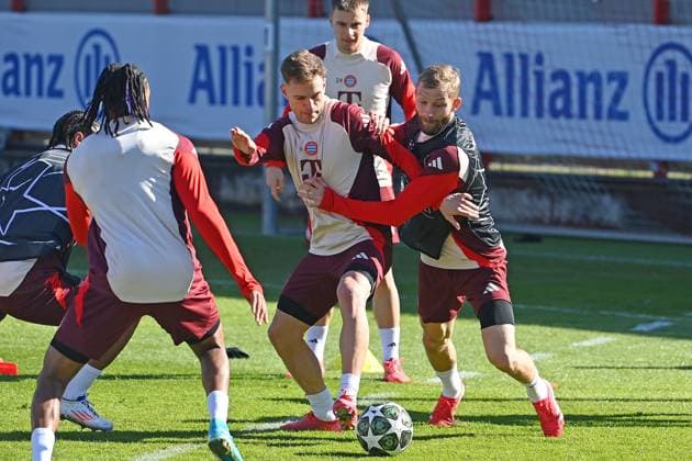 Sport Bilder des Tages Joshua KIMMICH (Bayern Muenchen), Aktion,Zweikampf gegen Konrad LAIMER (Bayern Muenchen), Abschlusstraining am 04.03.2025. Fussball Champions League Achtelfinale FC Bayern Muenchen - Bayer 04 Leverkusen am 05.03.2025 , A L L I A N Z A R E N A.