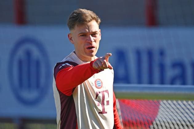 Joshua KIMMICH (Bayern Muenchen), Gestik,gibt Anweisungen, Aktion,Einzelbild,angeschnittenes Einzelmotiv,Portraet,Portrait,Porträt. Abschlusstraining am 04.03.2025. Fussball Champions League Achtelfinale FC Bayern Muenchen - Bayer 04 Leverkusen am 05.03.2025 , A L L I A N Z A R E N A.