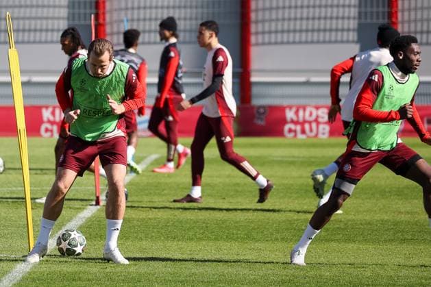Harry Kane (FC Bayern Muenchen, 09) beim Training mit Alphonso Davies (FC Bayern Muenchen, 19), GER, Abschlusstraining, FC Bayern Muenchen, Fussball, UEFA Champions League, Achtelfinale Hinspiel, Saison 2024 2025, 04.03.2025, GER, Abschlusstraining, FC Bayern Muenchen, Fussball, UEFA Champions League, Achtelfinale Hinspiel, Saison 2024 2025, 04.03.2025 Muenchen Copyright: xEibner-Pressefoto JennixMaulx EP_JML