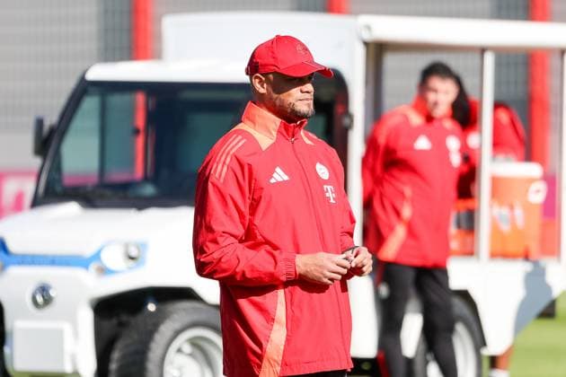 Vincent Kompany (FC Bayern Muenchen, Cheftrainer) beim Training, GER, Abschlusstraining, FC Bayern Muenchen, Fussball, UEFA Champions League, Achtelfinale Hinspiel, Saison 2024 2025, 04.03.2025, GER, Abschlusstraining, FC Bayern Muenchen, Fussball, UEFA Champions League, Achtelfinale Hinspiel, Saison 2024 2025, 04.03.2025 Muenchen Copyright: xEibner-Pressefoto JennixMaulx EP_JML