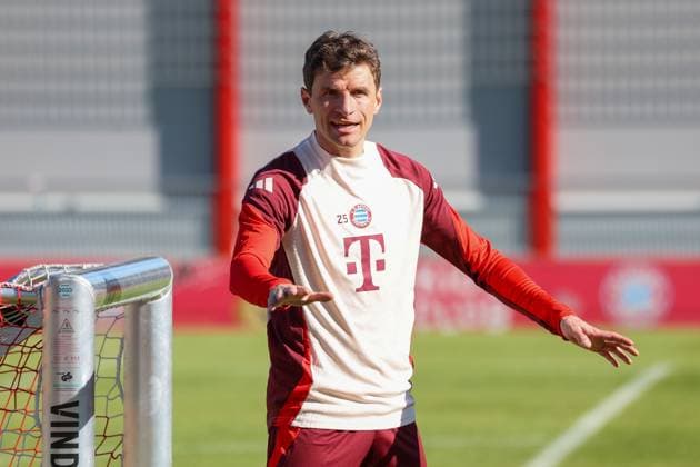 Thomas Mueller (FC Bayern Muenchen, 25) zeigend, gestikulierend beim Training, GER, Abschlusstraining, FC Bayern Muenchen, Fussball, UEFA Champions League, Achtelfinale Hinspiel, Saison 2024 2025, 04.03.2025, GER, Abschlusstraining, FC Bayern Muenchen, Fussball, UEFA Champions League, Achtelfinale Hinspiel, Saison 2024 2025, 04.03.2025 Muenchen Copyright: xEibner-Pressefoto JennixMaulx EP_JML