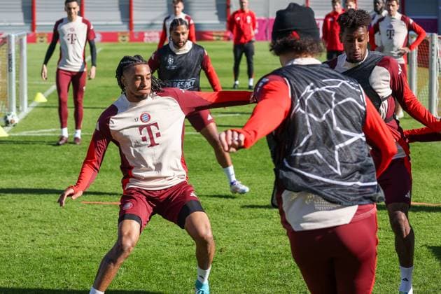 Die Mannschaft des FC Bayern Muenchen beim Training, Michael Olise (FC Bayern Muenchen, 17) mit Kingsley Coman (FC Bayern Muenchen, 11), GER, Abschlusstraining, FC Bayern Muenchen, Fussball, UEFA Champions League, Achtelfinale Hinspiel, Saison 2024 2025, 04.03.2025, GER, Abschlusstraining, FC Bayern Muenchen, Fussball, UEFA Champions League, Achtelfinale Hinspiel, Saison 2024 2025, 04.03.2025 Muenchen Copyright: xEibner-Pressefoto JennixMaulx EP_JML