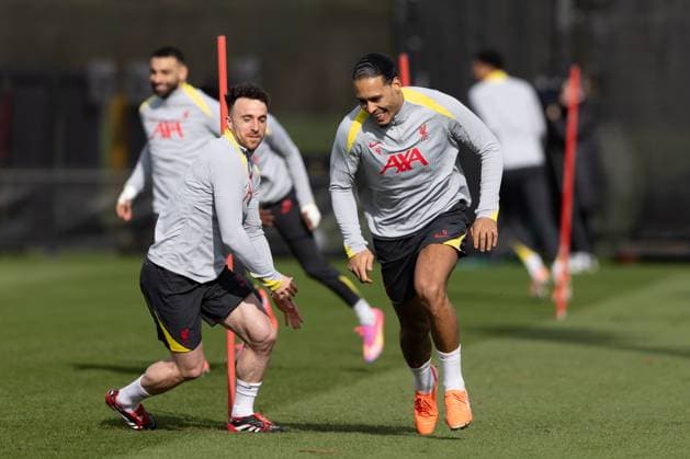 Football - UEFA Champions League - Round of 16 1st Leg - Paris Saint-Germain v Liverpool FC - MD-1 LIVERPOOL, ENGLAND - Tuesday, March 4, 2025: Liverpool s Diogo Jota (L) and captain Virgil van Dijk during a training session at the AXA Training Centre ahead of the UEFA Champions League match between Paris Saint-Germain and Liverpool FC. (Photo by Jessica Hornby Propaganda) LIVERPOOL AXA Training Centre MERSEYSIDE ENGLAND  Copyright: xDavidxRawcliffex P2025-03-04-JH_LFC_Training_PSG-25