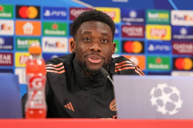 Alphonso Davies (FC Bayern Muenchen, 19) bei der Pressekonferenz, GER, Internationale Pressekonferenz, FC Bayern Muenchen, Fussball, UEFA Champions League, Achtelfinale Hinspiel, Saison 2024 2025, 04.03.2025, GER, Internationale Pressekonferenz, FC Bayern Muenchen, Fussball, UEFA Champions League, Achtelfinale Hinspiel, Saison 2024 2025, 04.03.2025 Muenchen Copyright: xEibner-Pressefoto JennixMaulx EP_JML