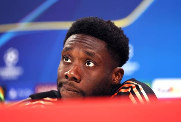 Fussball, Herren, Champions League, Saison 2024 2025, FC Bayern München, Internationale Pressekonferenz Alphonso Davies (FC Bayern München) auf der Pressekonferenz, Kopf, Portrait